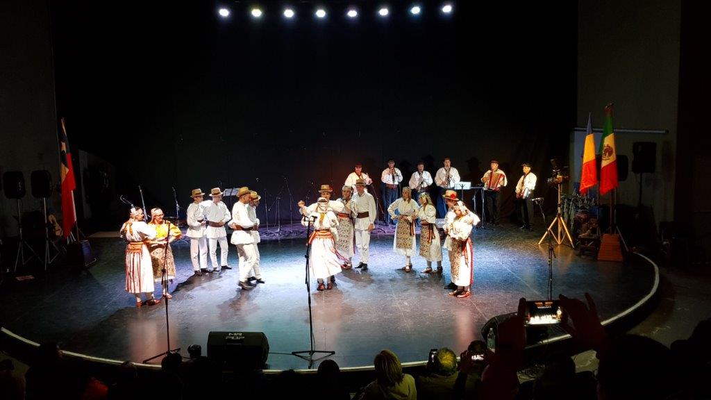 Ansamblul Folcloric Sinca Noua in San Carlos, Chile 2017, Joc de Banat pe scena Centrului cultural San Carlos